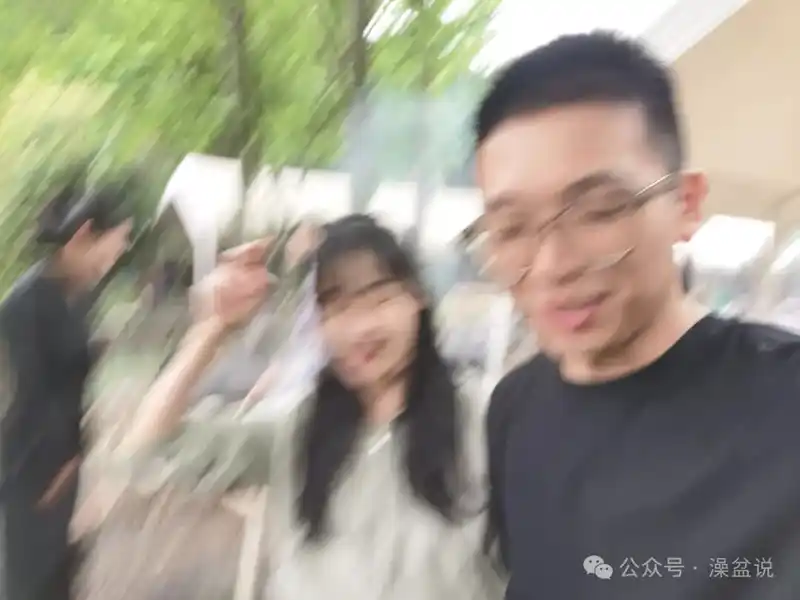 2024悄悄过去2025咻咻来了