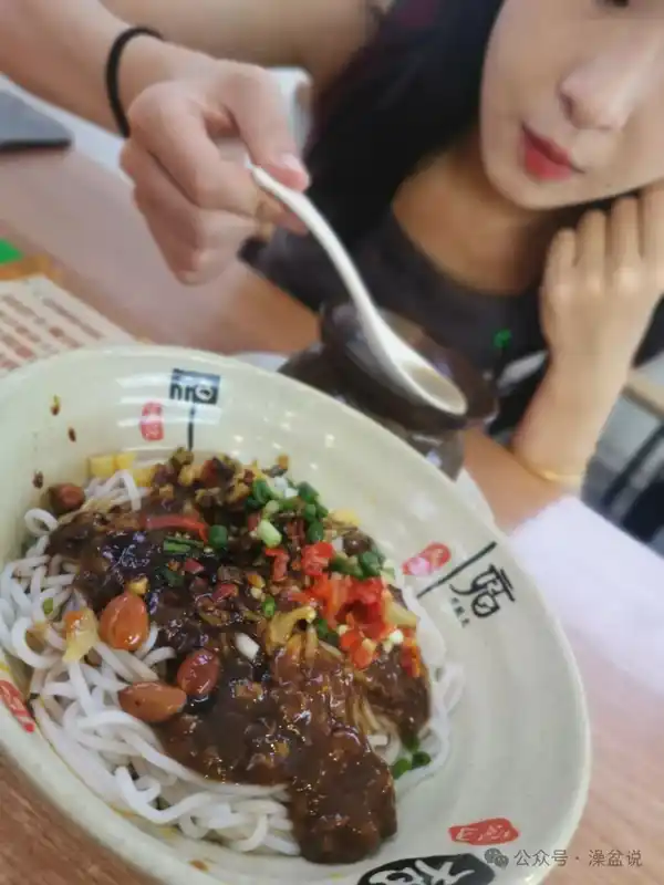 2024悄悄过去2025咻咻来了