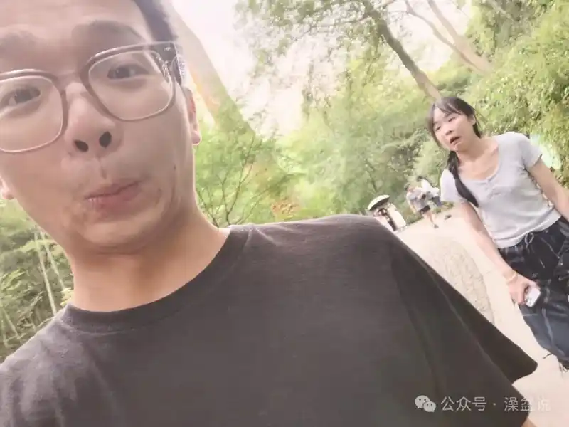 2024悄悄过去2025咻咻来了