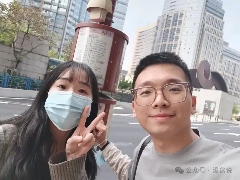 2024悄悄过去2025咻咻来了